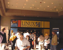 “Linux Business EXPO”の入り口。今年は“COMDEX/Fall‘99”に併設、すなわち、理論上、同格