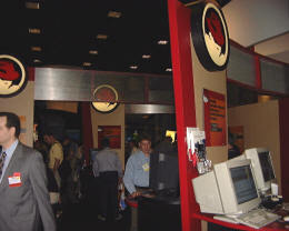 Red Hatのブース。この展示会開幕時を狙ったのか、15日に、LinuxツールベンダーであるCygnus Solutionsを買収したばかり