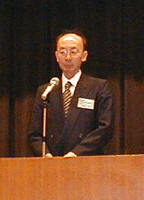 表彰式に先立ち、あいさつを述べる、国際コミュニケ ーション基金理事長の太田氏 