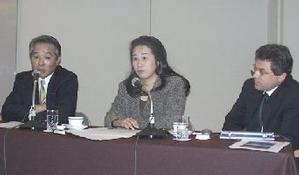左から、田口氏、アールティーエス・ソフトウェア・ジャパン(株)代表取締役社長の保々雅世氏、HaCohen氏