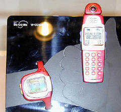 同じくCOM JAPANにも参考出展されていた腕時計型のTV電話のコンセプトモデル 