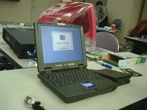 クッキングの素材はPowerBook2400。本体を解体し、インタウェアの400MHzG3カード取り付けた