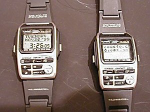 アメリカのCOMDEX/Fall'99で発表された、カシオ計算機(株)の赤外線経由でデータの送受信が可能な腕時計『PC UNITE』。Palm/WorkPadとWindows CE端末とデータ交換可能なソフトウェアをバンドルして2000年3月に、米国で発売予定