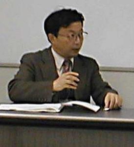 司会を務める、東洋大学教授の三上俊治氏