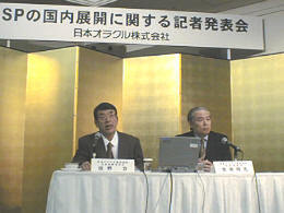 左から代表取締役社長の佐野力氏、常務取締役の吉田明充氏 