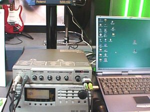 上段MIDIプロセッシングユニット『UA-100G』。下段は最強のMIDI音源『SOUND Canvas SC-8850』