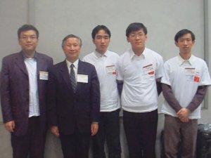Tsinghua大学のメンバー。左からコーチのFan Wang氏、Wenhu Wu氏、Xiaoling Weiさん、Lei Chenさん、Zhunping Zhanさん 