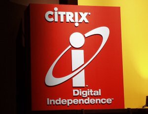 会場では、ロゴマークとともに“Digital Independence”の言葉が紹介されていた