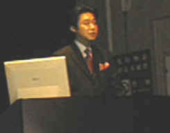 代表取締役社長の松島庸氏。社名のクレイフィッシュは“ざりがに”の意 