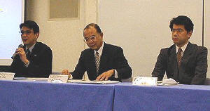 左からCSKネット副社長の日野氏、サイトデザイン副社長の小林隆夫氏、サイバーキャッシュ取締役の松井真治氏 