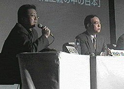 左：武邑光浩氏(東京大学)がモデレーターを務め、柏倉康夫氏(京都大学)もパネラーとして参加 