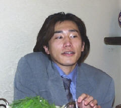 日本Linux協会理事の佐渡秀治氏。対談中の発言からもわかるように、JLAにおける“イベント屋”的な存在。Linux関連イベントの裏側には、必ず佐渡氏が関わっているといっても過言ではない