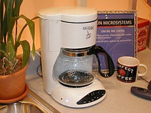 同じくキッチンに置かれていたインターネットコーヒーメーカー“Online Mr. Coffee”。家のどこからでもコーヒーの状態がわかるとのこと 