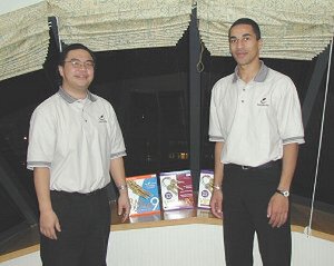 Connectix社でInternational Salesを担当するチューソン・ホー(Chihson Ho)氏(左)。右は、International Marketing Communicationsで Specialistを務めるディビッド・ローソン(David Lawson)氏 