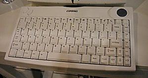 MSN Web Companionのキーボード。“進む(Forward)”“戻る(Back)”ボタンがついている 