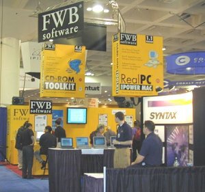 '99年10月、製品ラインに『SoftWindows 98』と『Real PC』を加えたFWB Software社のブース