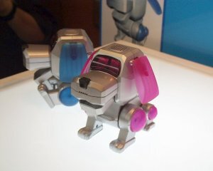 Ascii Jp セガトイズ 人とのコミュニケーションによって動作や感情が変化する犬型ロボットペットを発売