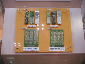 同じく併催の“プリント基板・電子部品展”では携帯電話や最新モバイル機器、デジタル家電製品の高密度基板が数多く展示されていた