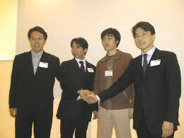 代表取締役社長に就任した広末紀之氏(左から2番目) 