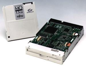 1.3GB光磁気ディスクドライブ『MCE3130SS』