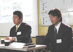 ウエスタンデジタルジャパンFAEマネージャーの唐木秀夫氏(左)と、同社セールスマネージャー蛯谷知司氏 