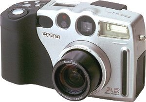 『QV-3000EX』。やや大柄なボディーだが、「しっかり写真を撮影したいユーザーに配慮し、グリップしやすいデザインを採用した」という 