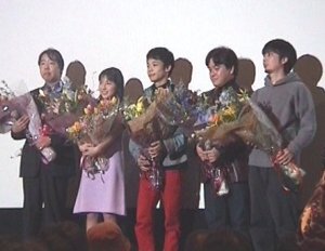 左から前島監督、清水香里さん、ユアン役の鈴木千尋さん、脚本の吉本昌弘氏、音楽の村田昭氏 