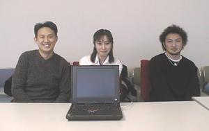  SMEの青木聡氏、平井真紀氏、萩原義弘氏(左から)。レーベルを超えて実現した試聴コーナー全130曲は、まさに圧巻 