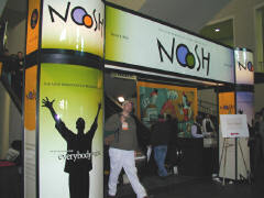 Massachusetts Convention Centerの入り口にある“Noosh”のロゴが入ったゲート