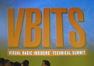 基調講演会場に映し出されたVBITSのロゴマーク 