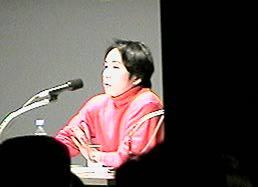 飄々(ひょうひょう)とした口調で「僕は徹底したアナログ人間」と語る塚本晋也監督。本木雅弘主演の『双生児』で初めてCG合成を導入した。'98年制作の『バレット・バレエ』では、デジタル編集機で約300カットにおよぶ編集のやり直しを施し、待望の日本公開バージョンを完成