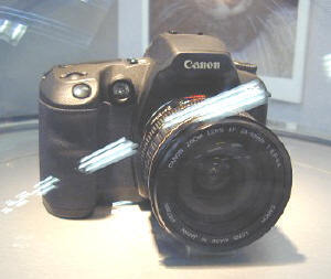 キヤノンが参考出品したEOSベースのレンズ交換式一眼レフデジタルカメラ 