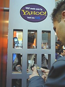 独シーメンス社は、自社のWAP対応端末で“Yahoo!”のサービスが受けられるとPR 