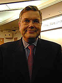 ヤンコフスキー氏は'99年12月にCEOに就任したばかり。米ポラロイド社アジア太平洋地域担当会長、米ソニーエレクトロニクス社長兼COO、米リーボック社CEOを歴任している 