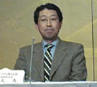 成毛氏。'86年に同社に入社、'91年11月に社長に就任した 