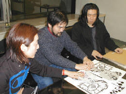 左から、中村理恵子氏、安斎利洋氏、光島貴之氏。触覚連画プロジェクトでは、これまで発表した絵画作品を公式ホームページで紹介している。URLは後述 