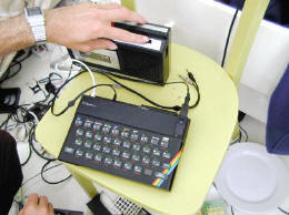 ダンカン氏はこのSinclair The ZX Spectrumを使って作品を制作している