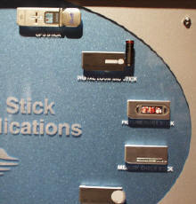 上から順に、GPS Stick、Digital Zoom Mic Stick、Picture Index Stick、Memory Check Stick