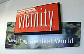 Vicinityのロゴ看板。「現実の世界へナビゲート」がキーワードのようだ