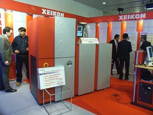 コンパクトにまとめられた枚葉デジタルカラー印刷機『Xeikon CSP 320D』は、今回が国内初公開となった