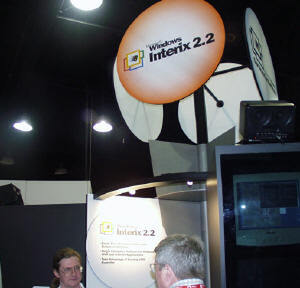 『Microsoft Interix 2.2』の展示ブース