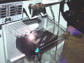 『PlayStation 2』のデモ機が置かれ、実際にゲームをプレイできた