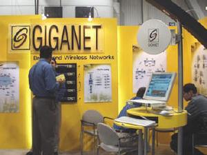 米Gigaant社の『FibeAir 1500』。データ転送速度は最大155Mbps