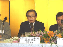 鶴保社長は「2000年度は経営の自立化に向けて重要な年度」と語り、NTTグループ外への売上を高めたいとアピールした