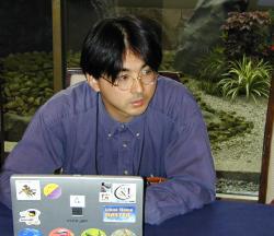風穴 江氏。元月刊スーパーアスキー編集部、現在は月刊Linux Japan編集長を務めるかたわらフリーランスライターとしても活動中