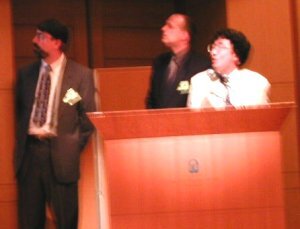 右から、Transmeta社の日本代表ある和田信氏、Marc W.Fleishmann氏、CEOのDave Ditzel氏