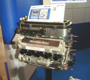 その森精機のブースに展示されたF1用V10エンジン 