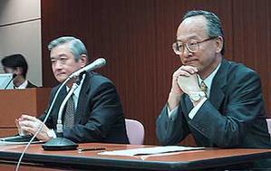 ASP事業での提携を発表するNTT-ME取締役第5マーケティング本部長の和佐野哲男氏(右)と、日本オラクル取締役営業統括本部長の石井洋一氏 