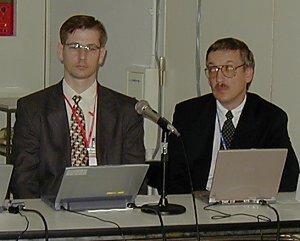  ラリー・リチャーズ氏(中央)と、米エリクソンウェブコム社のビジネス開発ディレクターであるハラルド・グレイフェンスタイナー(Harald Greifensteiner)氏(右) 