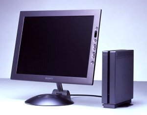 TVチューナー内蔵の15型TFTカラー液晶ディスプレー『SDM-N50TV』。『SDM-N50』の本体カラーは黒だったが、今回のSDM-N50TVは“チタニウムグレー”を採用。背面はシルバー 